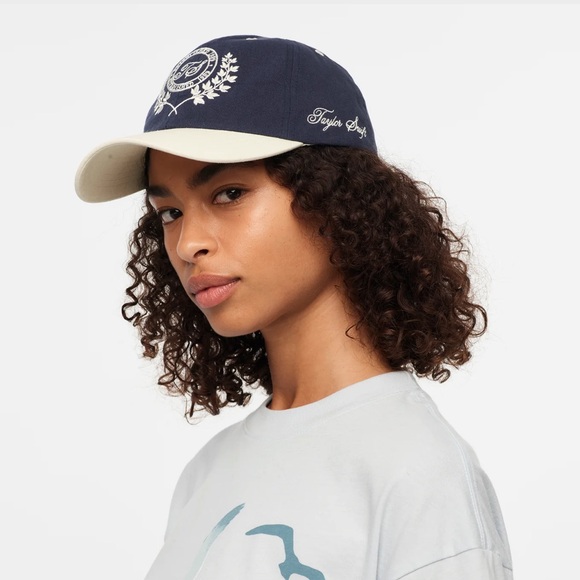 Taylor Swift Crest Hat - Picture 3 of 4